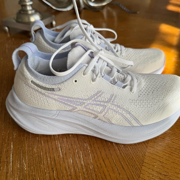 ASICS Gel-Nimbus 26 Lilac/White Athletic Shoes, women-8, good condition! - Picture 6 of 6